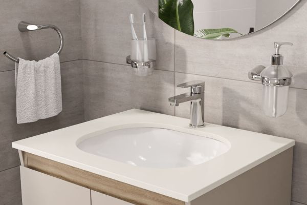 Instalación de accesorios de baño y cocina en Manitas Pamplona · Tu manitas a domicilio en Pamplo